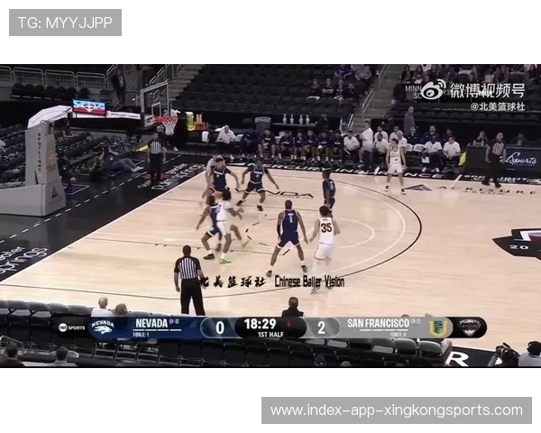 NCAA18岁新星三分12中10全美爆红——足球场的青春奇迹